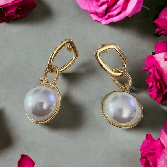 Genuine Shell Pearl Drop Earrings 18k Gold Plated 4 ct - Picture 4 of 7